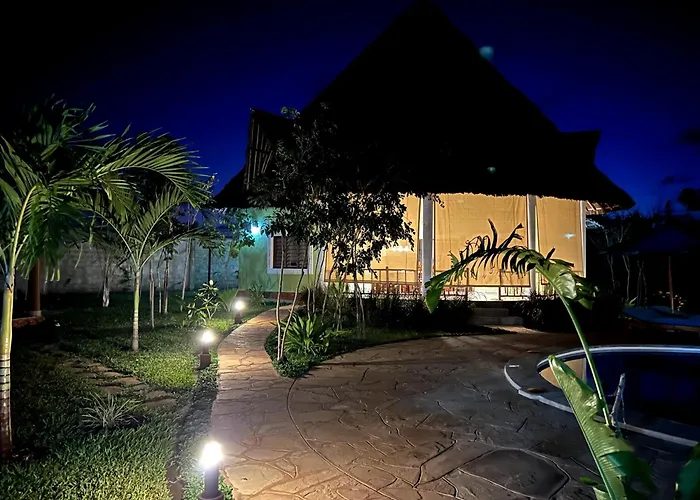 Paradiesische Villa Maisha Mazuri Mit Pool. Terrasse Und Personal